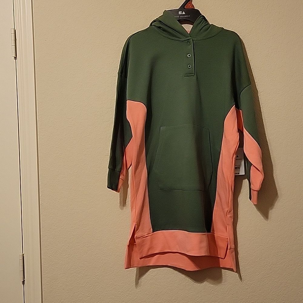 Free Assembly Hoodie Dress NWT Size Medium girls 7/8. Pink & Green